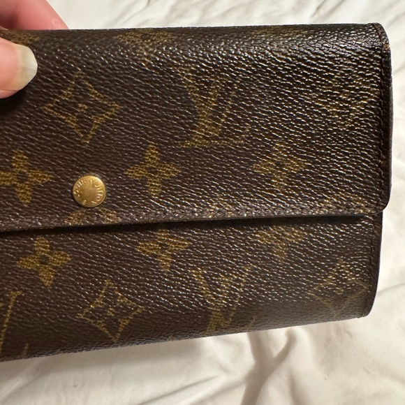 Authentic Vintage Louis Vuitton Sarah Monogram Wallet - Picture 10 of 12